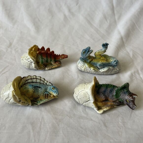 Vintage AAA Lot of 4 Baby PVC Rubber Dinosaur Toys Dimetrodon Allosaurus - Picture 1 of 7